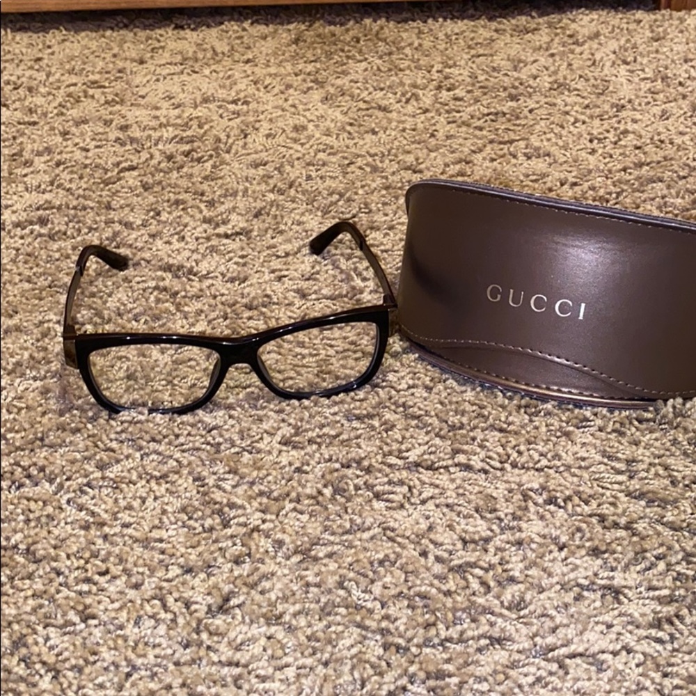 Gucci brand reading glasses with case